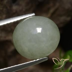 6.92克拉天然翡翠，椭圆形，半透明