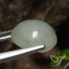 6.92克拉天然翡翠，椭圆形，半透明