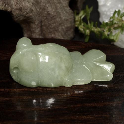 30.86克拉天然绿色硬玉，异形，30.5×14.3毫米，半透明