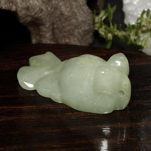 30.86克拉天然绿色硬玉，异形，30.5×14.3毫米，半透明