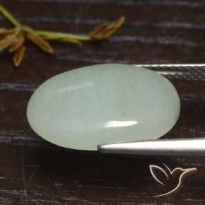 7.82克拉天然翡翠，椭圆形，半透明