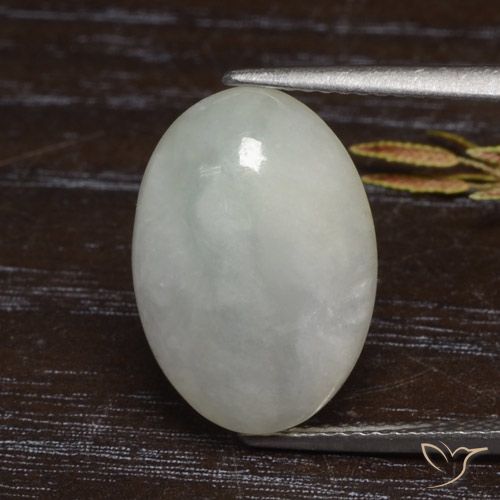 8.63克拉天然翡翠，椭圆形，半透明