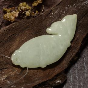 29.60克拉天然绿色硬玉，异形，40×14.5毫米，半透明