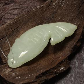 29.60克拉天然绿色硬玉，异形，40×14.5毫米，半透明