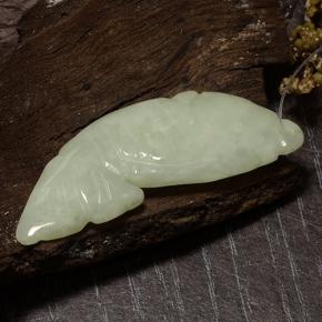 24.61克拉天然绿色硬玉，异形，40.3×14.9毫米，半透明