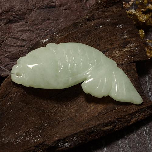 32.72克拉天然绿色硬玉，异形，39.8×15毫米，半透明