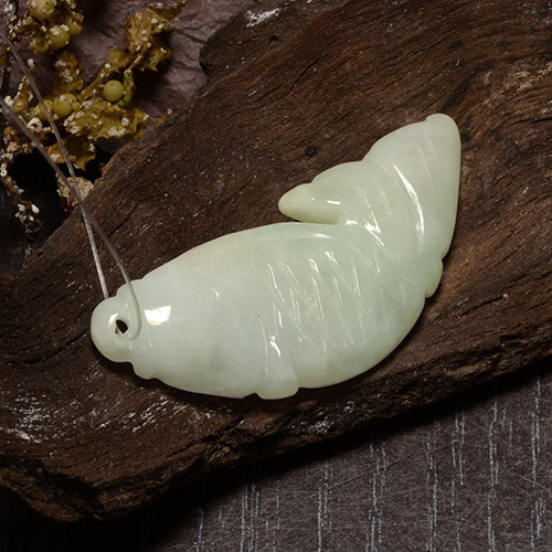 27.85克拉天然绿色硬玉，异形，37.3×16毫米，半透明