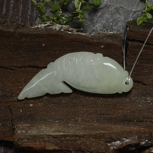 28.60克拉天然翡翠，异形，半透明