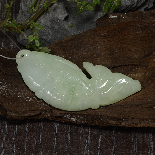 30.08克拉天然绿色硬玉，异形，41.7×15.4毫米，半透明