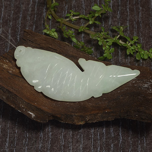 26.32克拉天然绿色硬玉，异形，40.1×15.4毫米，半透明