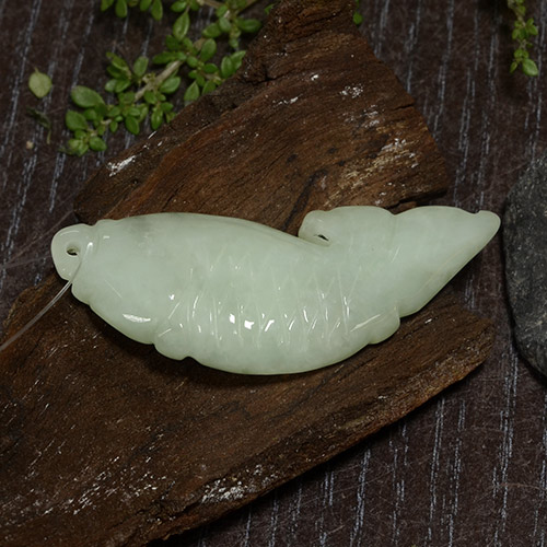 25.28克拉天然翡翠，异形，半透明