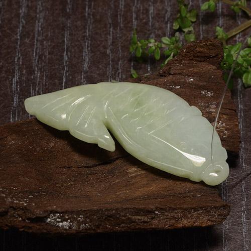 28.67克拉天然绿色硬玉，异形，41.5×15.1毫米，半透明