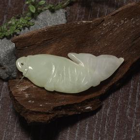 27.99克拉天然绿色硬玉，异形，42.1×14.7毫米，半透明