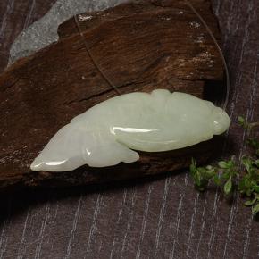 27.99克拉天然绿色硬玉，异形，42.1×14.7毫米，半透明