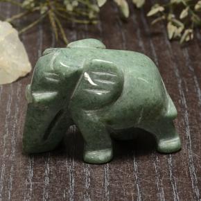 140.74克拉天然绿色硬玉，异形，35.7×18.8毫米，不透明