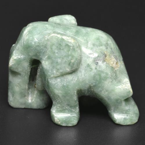 61.91克拉天然翡翠，异形，不透明