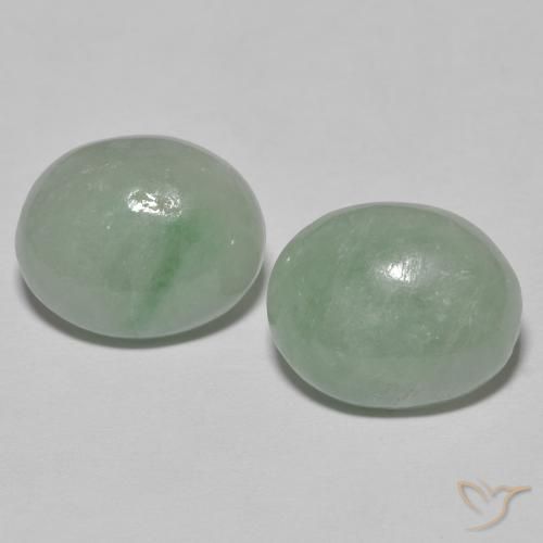 10.08克拉天然翡翠，椭圆形，不透明