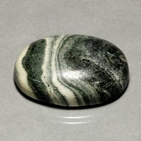 37.67克拉天然多色碧玉，椭圆形切割，26.9×18.8毫米，不透明