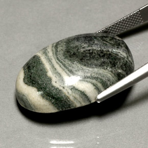 37.67克拉天然多色碧玉，椭圆形切割，26.9×18.8毫米，不透明