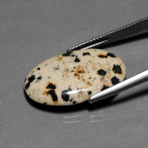 12.82克拉天然碧玉，椭圆形切割，不透明