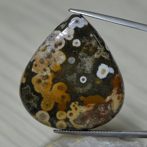 61.38克拉天然多色碧玉，梨形，34.1×31.1毫米，不透明