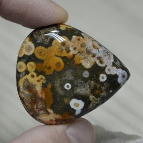 61.38克拉天然多色碧玉，梨形，34.1×31.1毫米，不透明