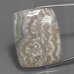 36.35克拉天然碧玉，狭长方形，不透明