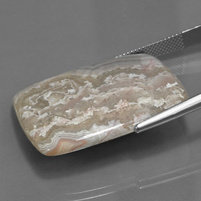 36.35克拉天然碧玉，狭长方形，不透明