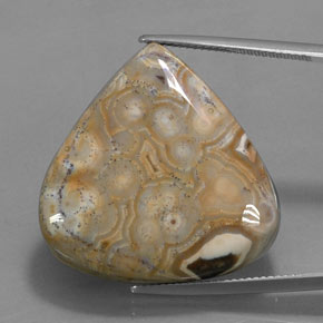 38.48克拉天然碧玉，梨形，不透明