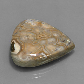 38.48克拉天然碧玉，梨形，不透明