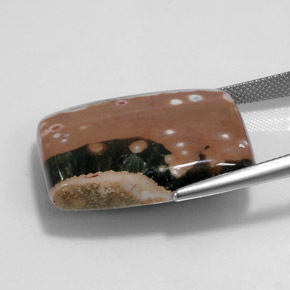 36.31克拉天然碧玉，狭长方形，不透明