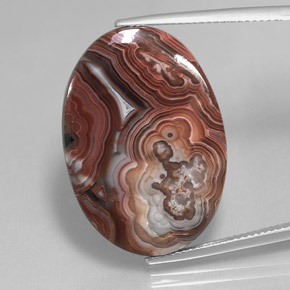 22.62克拉天然多色碧玉，椭圆形切割，28.2×19.9毫米，不透明