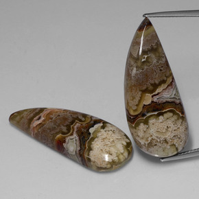 天然多色碧玉，异形，33.7×14.3毫米，不透明