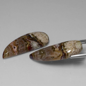 天然多色碧玉，异形，33.7×14.3毫米，不透明