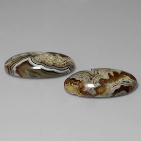 天然多色碧玉，椭圆形切割，26.1×13毫米，不透明