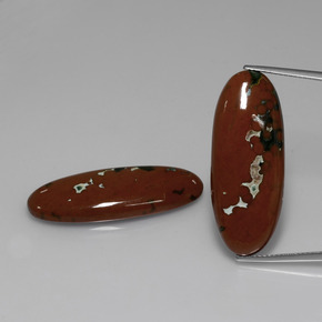 天然多色碧玉，椭圆形切割，33×13.2毫米，不透明