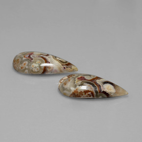 天然多色碧玉，梨形，25×10.1毫米，不透明