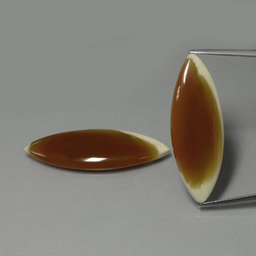 天然多色碧玉，马眼形，33.9×12.3毫米，半透明