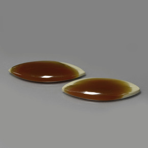 天然多色碧玉，马眼形，33.9×12.3毫米，半透明