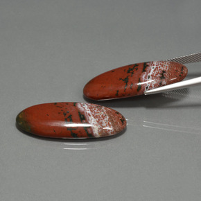 33.98克拉天然碧玉，椭圆形切割，不透明