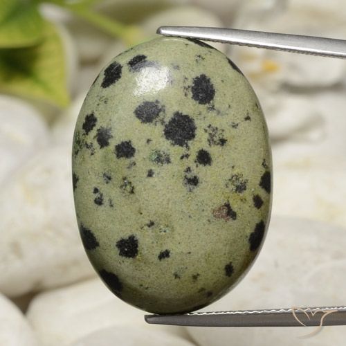 28.20ct 天然 彩色 碧玉, 椭圆形, 不透明