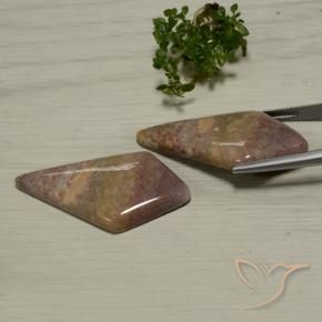 48.56克拉天然碧玉，花式切割，不透明