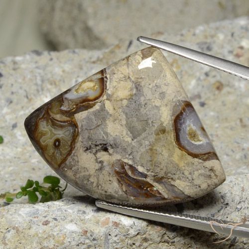 28.71ct 天然 彩色 碧玉, 胖三角形, 不透明