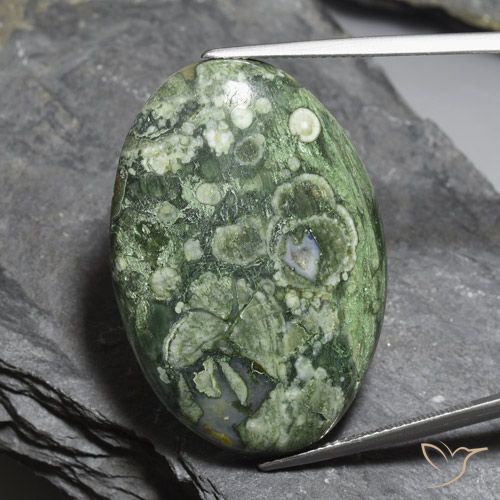 38.32ct 天然 彩色 碧玉, 椭圆形, 不透明