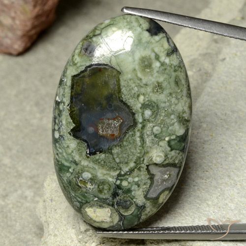 31.92ct 天然 彩色 碧玉, 椭圆形, 不透明
