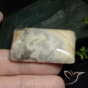 76.15克拉天然碧玉，狭长方形，不透明