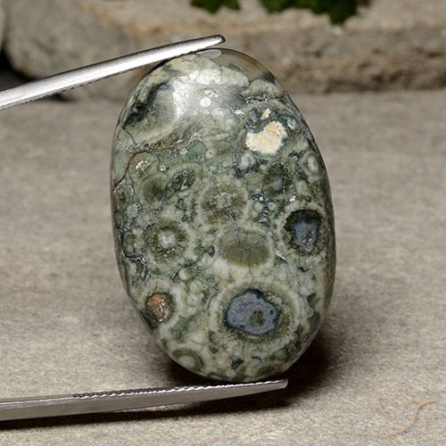 28.65ct 天然 彩色 碧玉, 椭圆形, 不透明