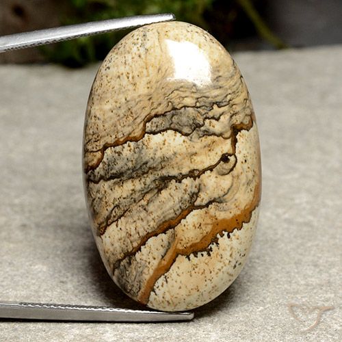 38.03ct 天然 彩色 碧玉, 椭圆形, 不透明