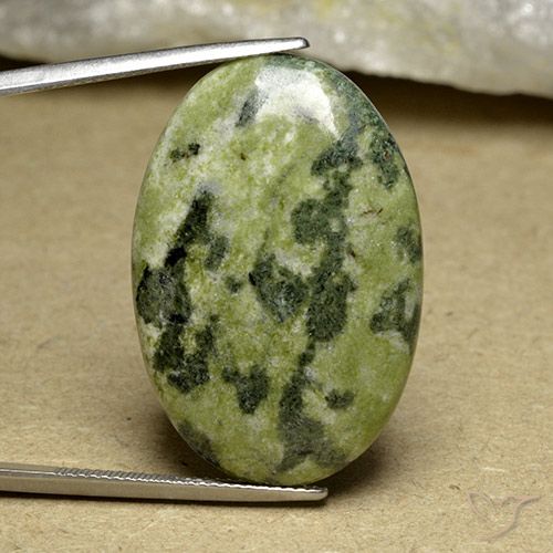 30.32ct 天然 彩色 碧玉, 椭圆形, 不透明