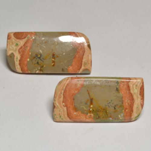 19.13天然多色碧玉，异形，22.6×11.1毫米，不透明